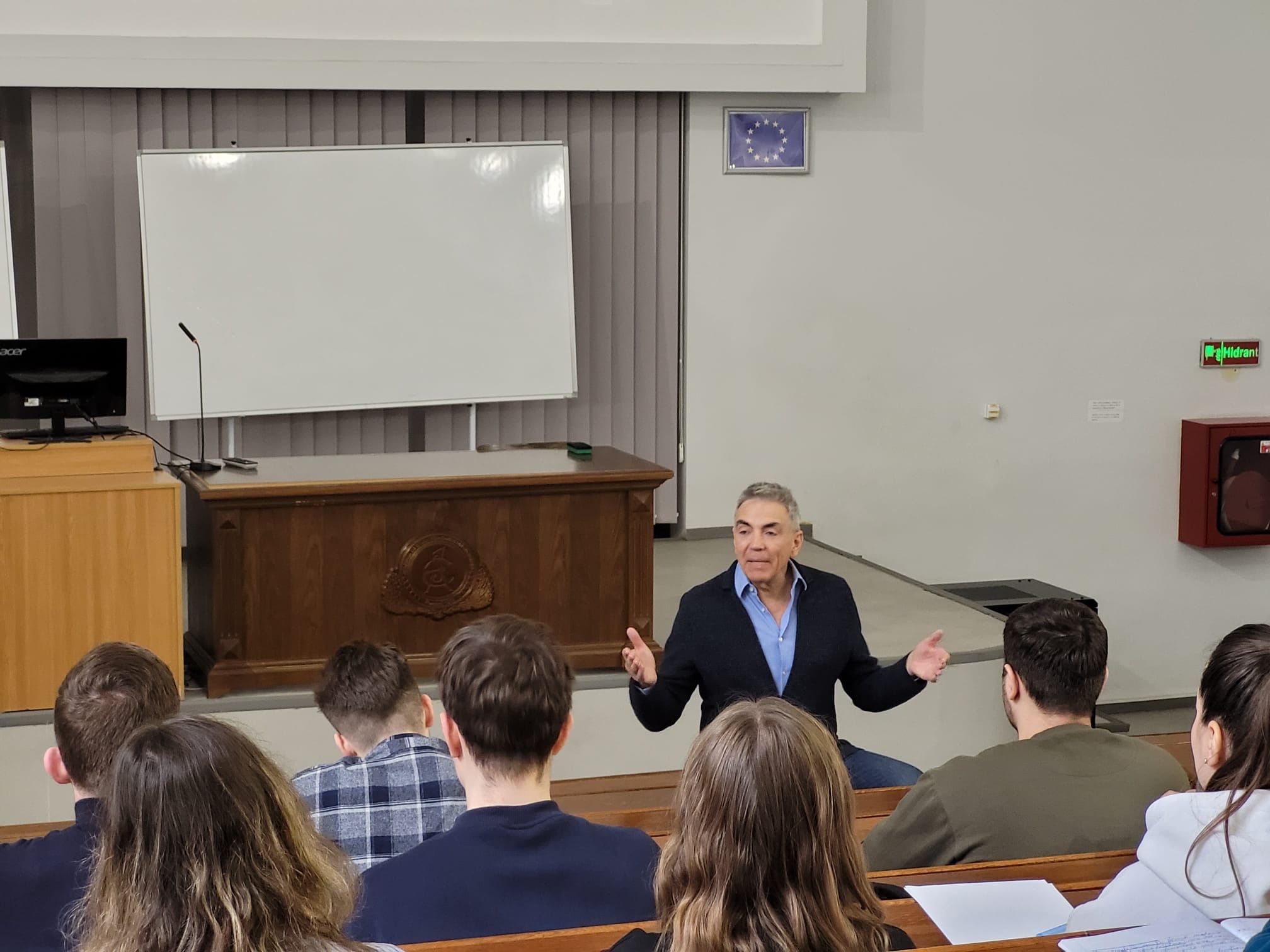 LinkedIn post image: Din nou printre studenți.