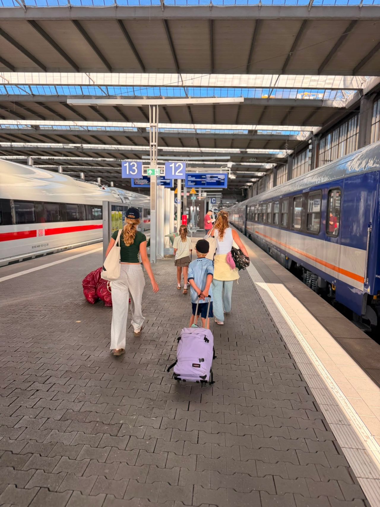 LinkedIn post image: Toen ik voorstelde om deze zomer met de trein op vakantie te gaan, riep mijn vriendin: “Weet je wel wat dat kost? Een re