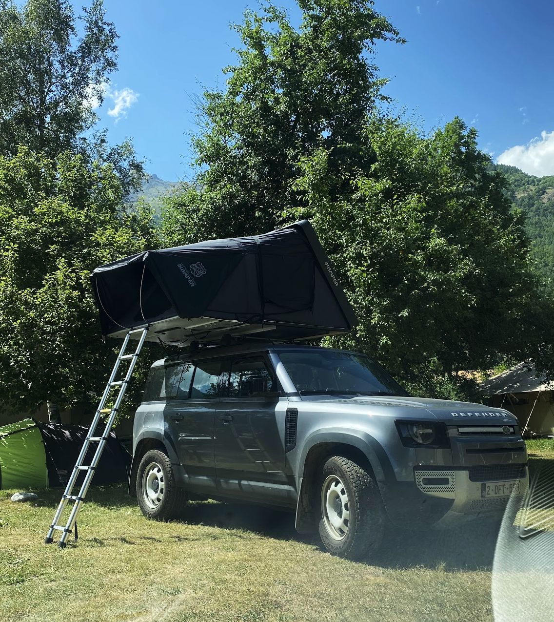 LinkedIn post image: Daktenten.... Ik zag ze dit jaar weer overal. En dan niet in Afrika, maar gewoon in Frankrijk op de camping. Een daktent
