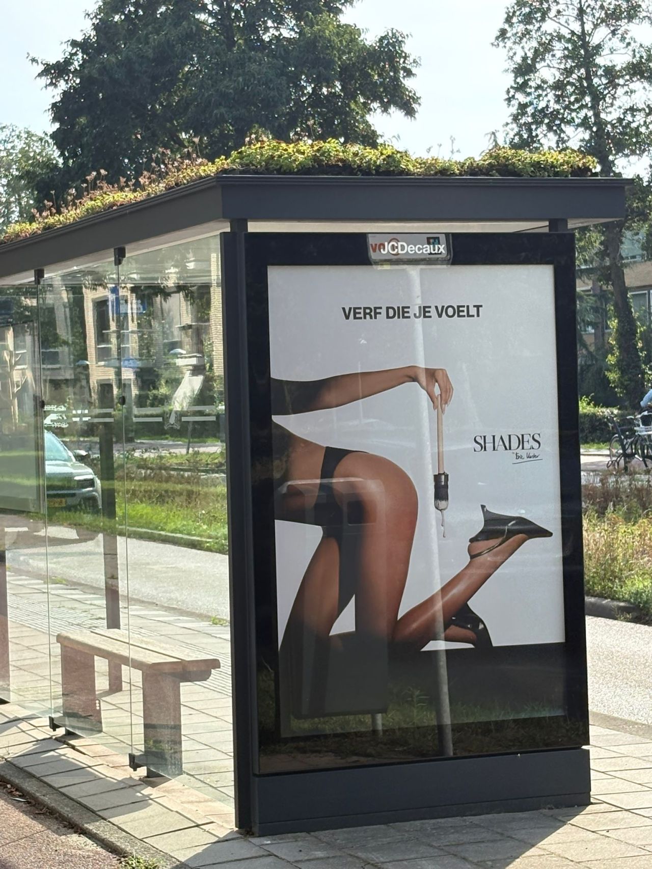 LinkedIn post image: Mijn nichtje appte me onderstaande reclame. Met daarbij de opmerking: "Toch echt de raarste reclame in het universum". E